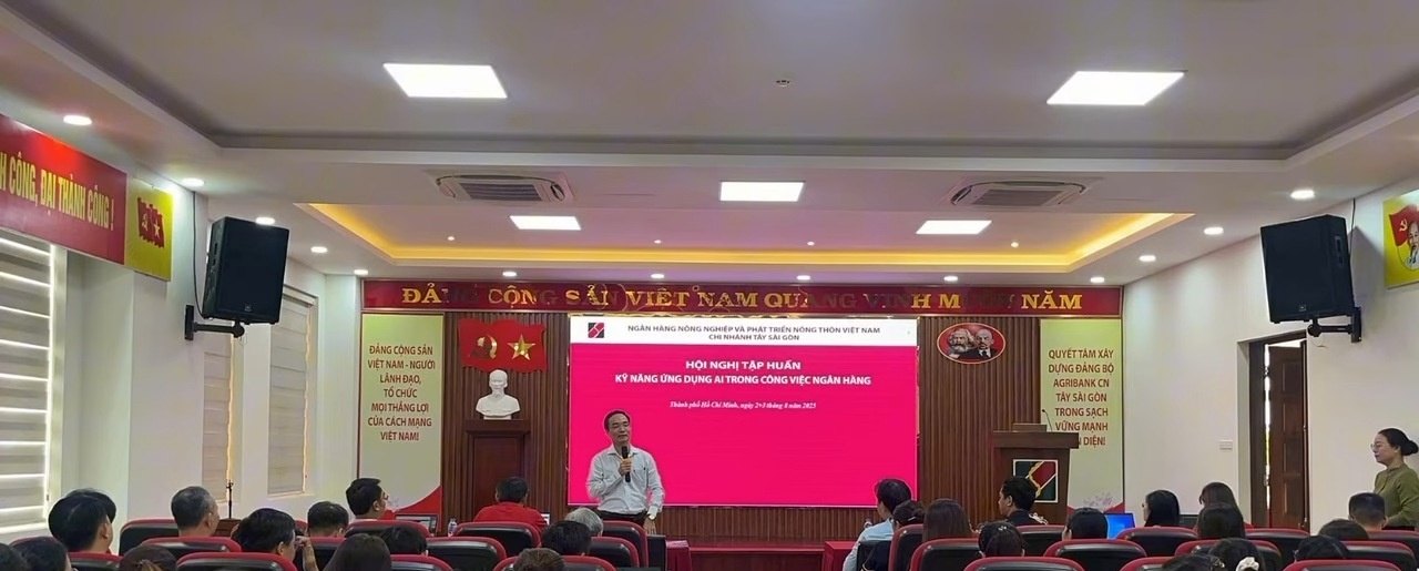 Hội trường Hội nghị tập huấn kỹ năng ứng dụng AI trong công việc ngân hàng tại Agribank Chi nhánh Tây Sài Gòn